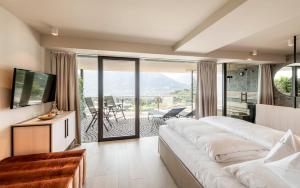 TV a/nebo společenská místnost v ubytování Hotel Mitterplatt (Schenna Resort)