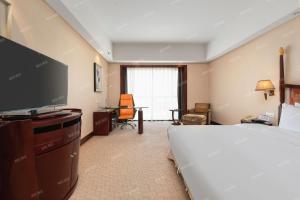 深圳国际会展中心凯嘉酒店-Shenzhen Kaijia Hotel-Shenzhen-World的电视和/或娱乐中心