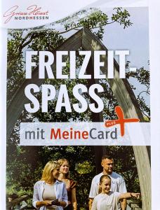 ein Magazin-Cover mit einem Bild einer Familie in der Unterkunft Pension Haus Waldfrieden, MeineCardPlus inklusive in Willingen