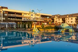 Basen w obiekcie Topola Skies Resort & Aquapark lub w pobliżu