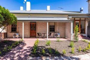 a house with a table and chairs in front of it at Tanunda Central Cottage in Tanunda