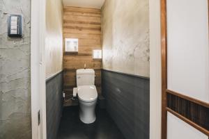 a small bathroom with a toilet in a room at コトリ コワーキング&ホステル高松 in Takamatsu