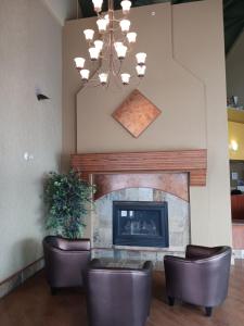 Posezení v ubytování Lakeview Inns & Suites - Hinton