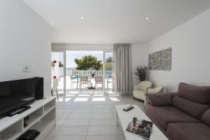 Μια τηλεόραση ή/και κέντρο ψυχαγωγίας στο Villas Calan Bosch Feli