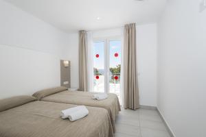 Ένα ή περισσότερα κρεβάτια σε δωμάτιο στο Villas Calan Bosch Feli