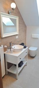 Ένα μπάνιο στο Traumhafte Ferienwohnung auf 100 Quadratmetern für 6 Pers nähe München, ICM, Therme, MUC +16 φωτογραφίες