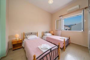 A bed or beds in a room at Vasilakis Apartment