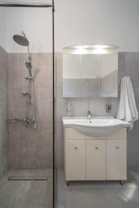 A bathroom at Vasilakis Apartment