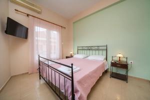 A bed or beds in a room at Vasilakis Apartment