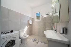 Koupelna v ubytování Vasilakis Apartment + 15 fotografií