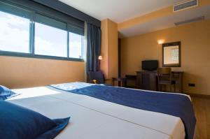 Łóżko lub łóżka w pokoju w obiekcie Hotel Las Provincias