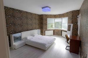 En eller flere senge i et værelse på Bungalov Maşukiye Villa + 18 billeder