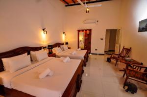 Letto o letti in una camera di Sachinro Hotel Mirissa