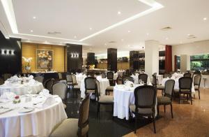 Um restaurante ou outro lugar para comer em Windsor Plaza Brasilia