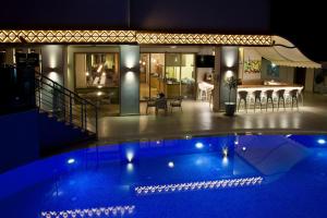 Bazén v ubytování Aurasia Design Hotel nebo v jeho okolí