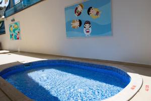Bazén v ubytování Aurasia Design Hotel nebo v jeho okolí