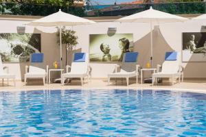 Bazén v ubytování Aurasia Design Hotel nebo v jeho okolí