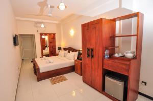 Letto o letti in una camera di Sachinro Hotel Mirissa