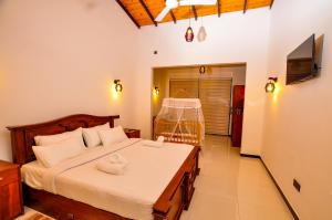 Letto o letti in una camera di Sachinro Hotel Mirissa