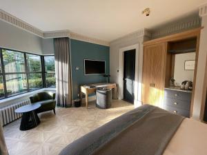 TV a/nebo společenská místnost v ubytování Langtons Hotel Kilkenny