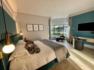 Postel nebo postele na pokoji v ubytování Langtons Hotel Kilkenny