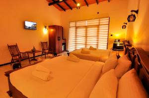Letto o letti in una camera di Sachinro Hotel Mirissa