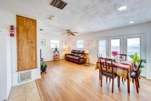 Istumisnurk majutusasutuses Corpus Christi Extended Stay - 7 Mi to Beach! +19 fotot