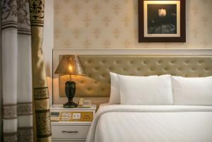 Voodi või voodid majutusasutuse Luxor Boutique Hotel toas