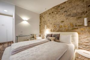 Postel nebo postele na pokoji v ubytování Arcadia Rooms
