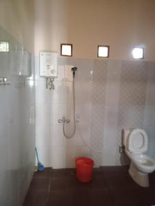 Bilik mandi di Homestay Defaza +8 gambar