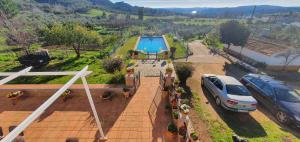 Bazén v ubytování Huerta Carrión, Finca en El Pedroso nebo v jeho okolí
