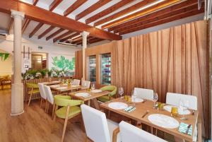 Restauracja lub miejsce do jedzenia w obiekcie Hotel Colonial