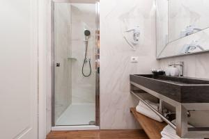 A kitchen or kitchenette at B&B La finestra sul canale