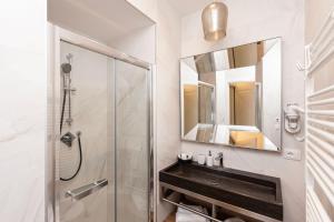 A bathroom at B&B La finestra sul canale