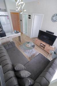 a living room with a couch and a table at Classic Suite TS23 in Esenyurt