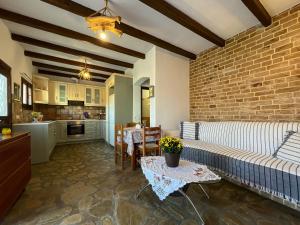 A kitchen or kitchenette at Barbara house