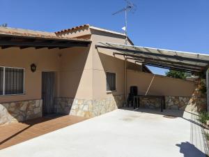 a house with a garage in front of it at Casa Mequinenza in Mequinenza
