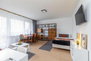 Kuchyňa alebo kuchynka v ubytovaní ROOM, Pirenejska 20 Cozy Rooms