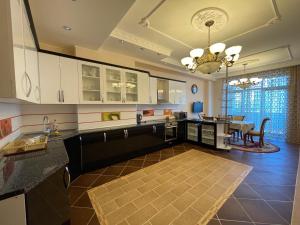 Кухня или мини-кухня в Park Azure Residence
