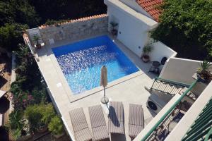 Pogled na bazen u objektu Villa Stella Podgora with heated pool ili u blizini