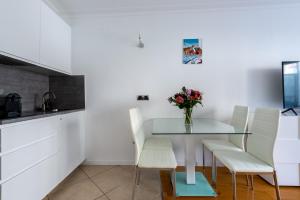 Sunny studio with balcony and AC near the Sea