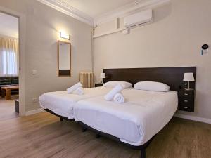 Posteľ alebo postele v izbe v ubytovaní Classbedroom Park Güell Apartment