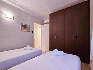 Posteľ alebo postele v izbe v ubytovaní Classbedroom Park Güell Apartment