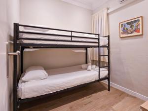Posteľ alebo postele v izbe v ubytovaní Classbedroom Park Güell Apartment