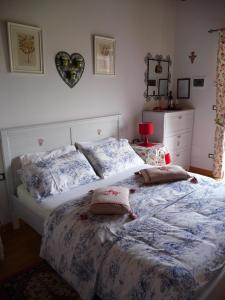 Un pat sau paturi într-o cameră la Agriturismo Borgovecchio