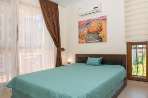 A bed or beds in a room at Cascadas Holiday Apartments