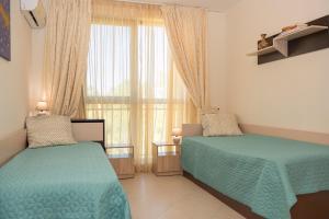 A bed or beds in a room at Cascadas Holiday Apartments