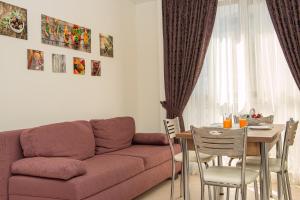 A seating area at Cascadas Holiday Apartments