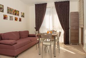 A seating area at Cascadas Holiday Apartments