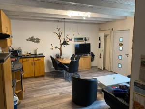 Kuchyň nebo kuchyňský kout v ubytování Ferienwohnung Saarleuchtturm